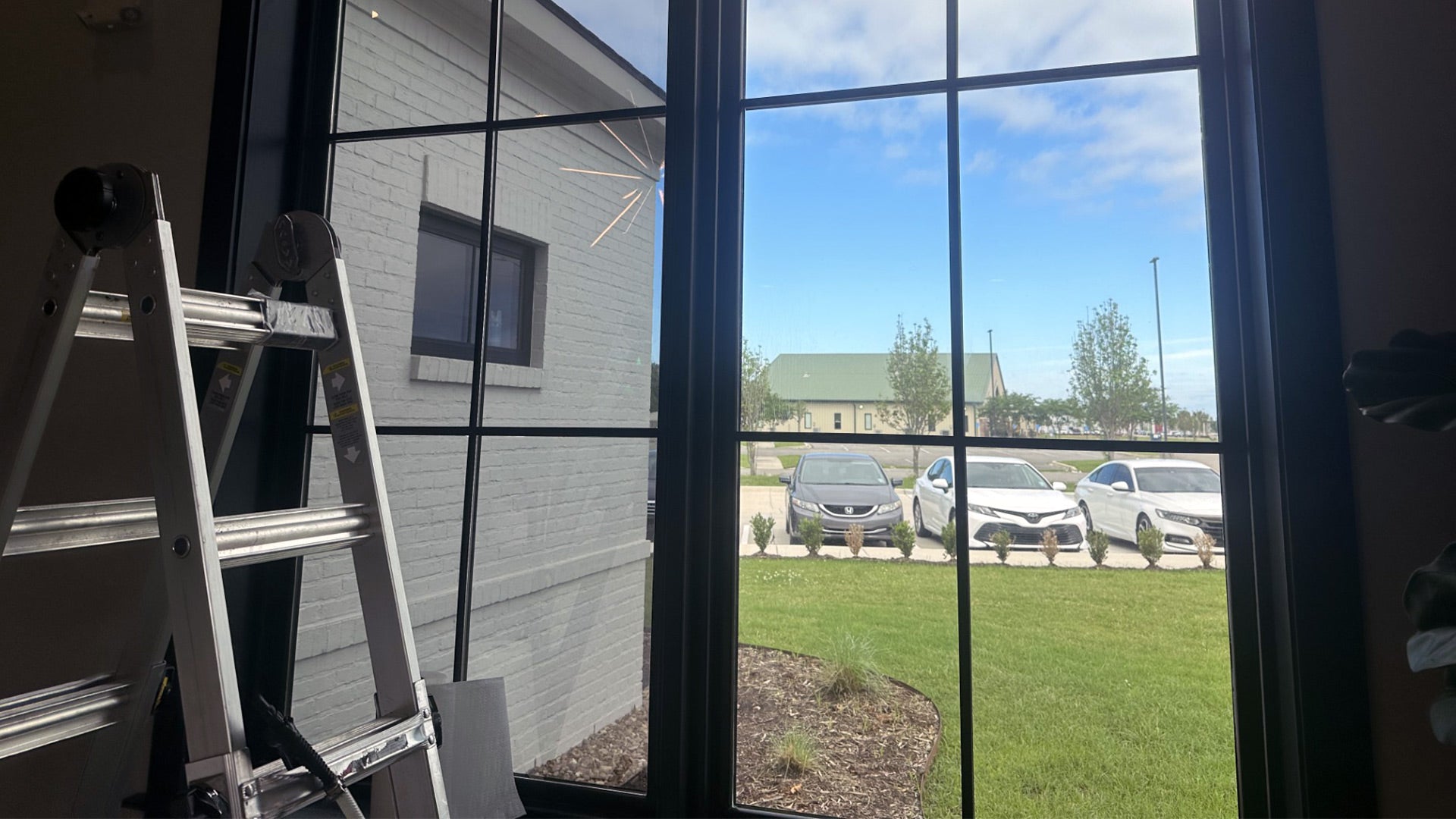 Understanding One-Way Privacy with Flat Glass - Flexfilm